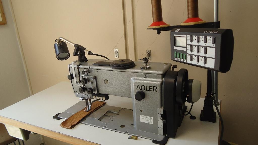 Industrie Naaimachine Adler 3 Voudig Transport Volauto.(767), Overige merken, Gebruikt, Ophalen of Verzenden, Naaimachine