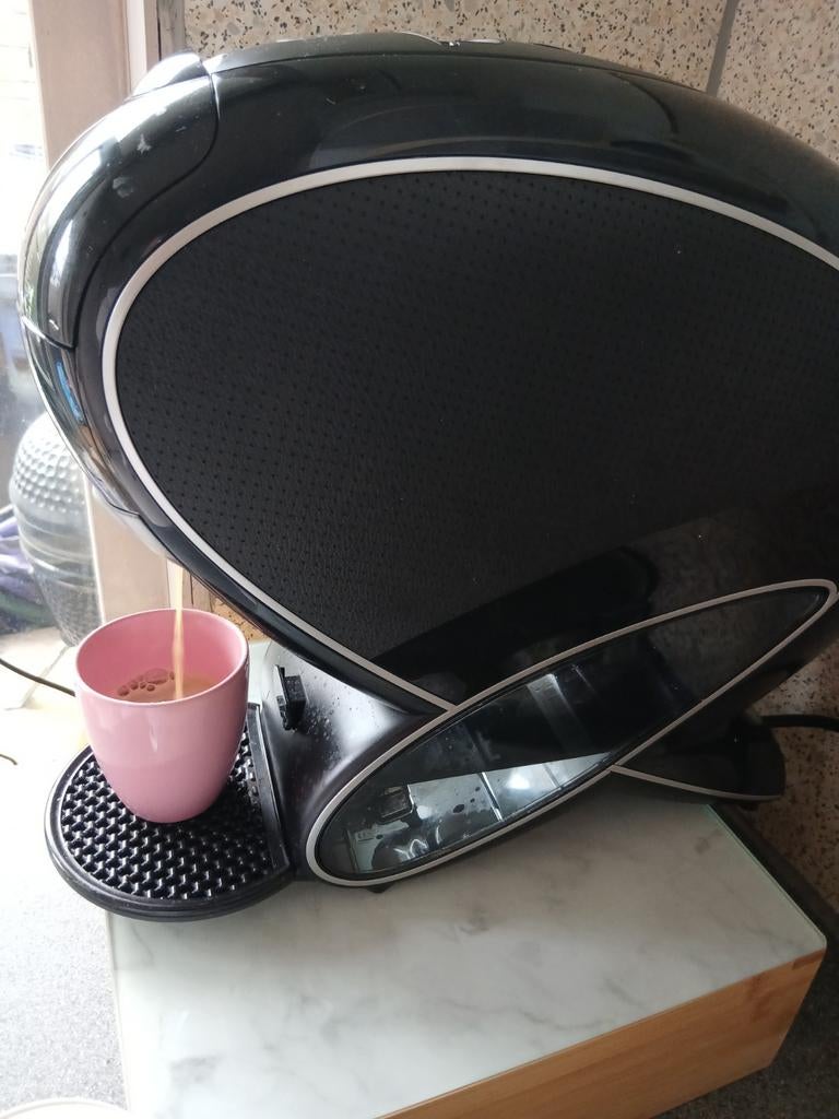 Dolce gusto, Witgoed en Apparatuur, Koffiezetapparaten, Ophalen of Verzenden, Zo goed als nieuw, Koffiemachine