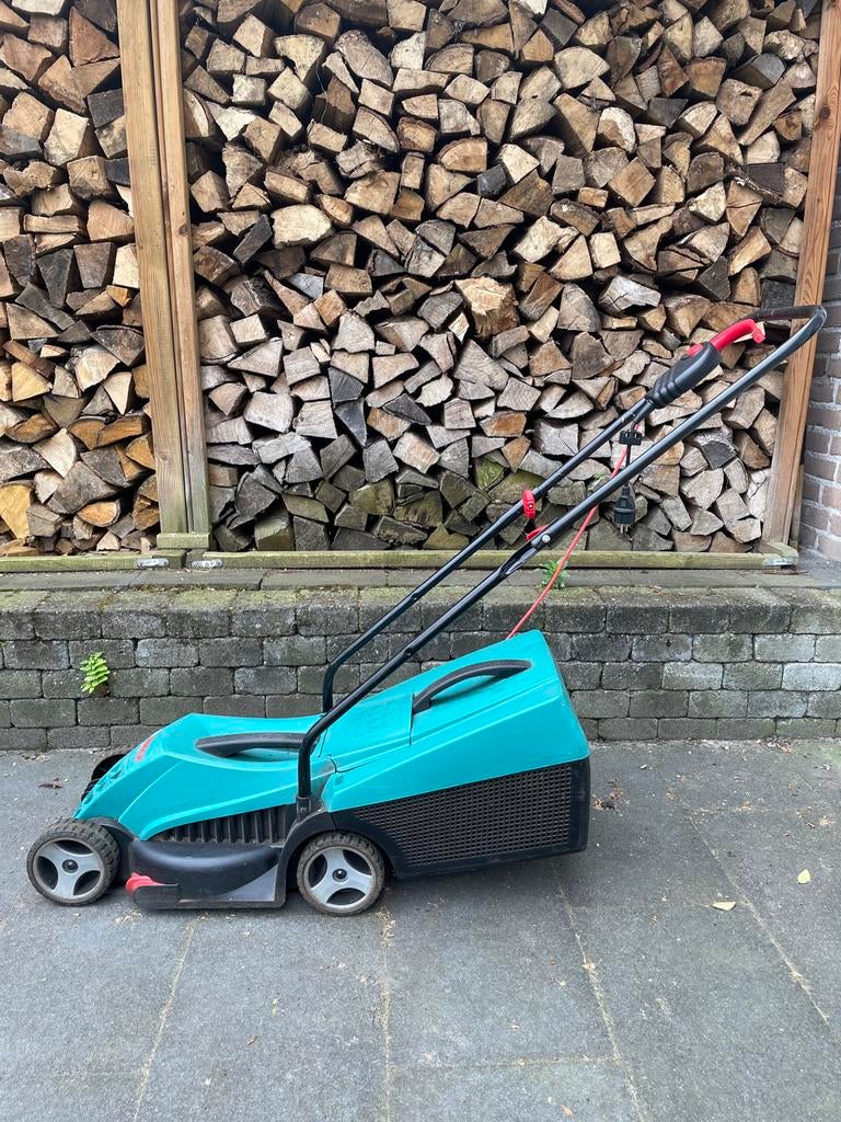 Bosch ARM 32 Elektrische Grasmaaier - Compact en Krachtig, Cirkelmaaier, Gebruikt, Elektrische grasmaaier, Ophalen of Verzenden