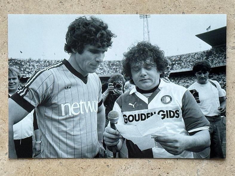 Org. z/w foto 20x30 cm Andre Hazes in F'noord shirt 04/06/83, Verzenden, Nieuw, Foto of Kaart
