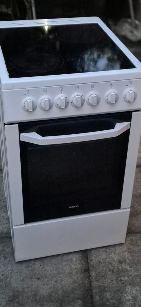 Beko Vrijstaand Elektrisch Fornuis met Kookplaat, Gebruikt, 60 cm of meer, Energieklasse A of zuiniger, Vrijstaand