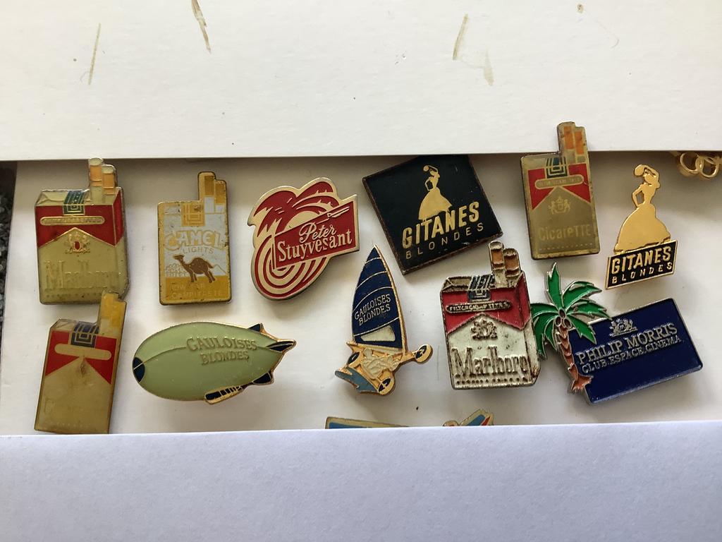 11 pins sgaretten, Ophalen of Verzenden, Zo goed als nieuw, Overige onderwerpen