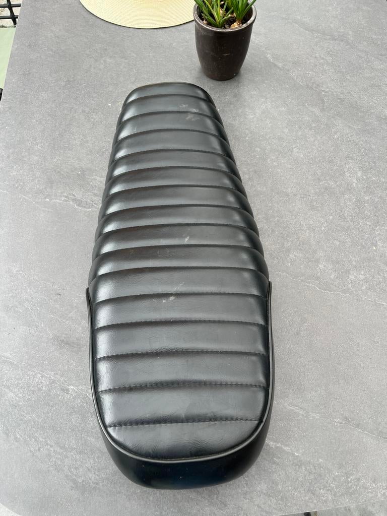 Buddy seat cafe racer Honda CD50, Fietsen en Brommers, Ophalen of Verzenden, Gebruikt, Zadel, Overige merken