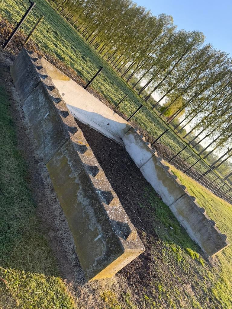 Legioblok betonblokken keerwanden stalmestopslag, Dieren en Toebehoren