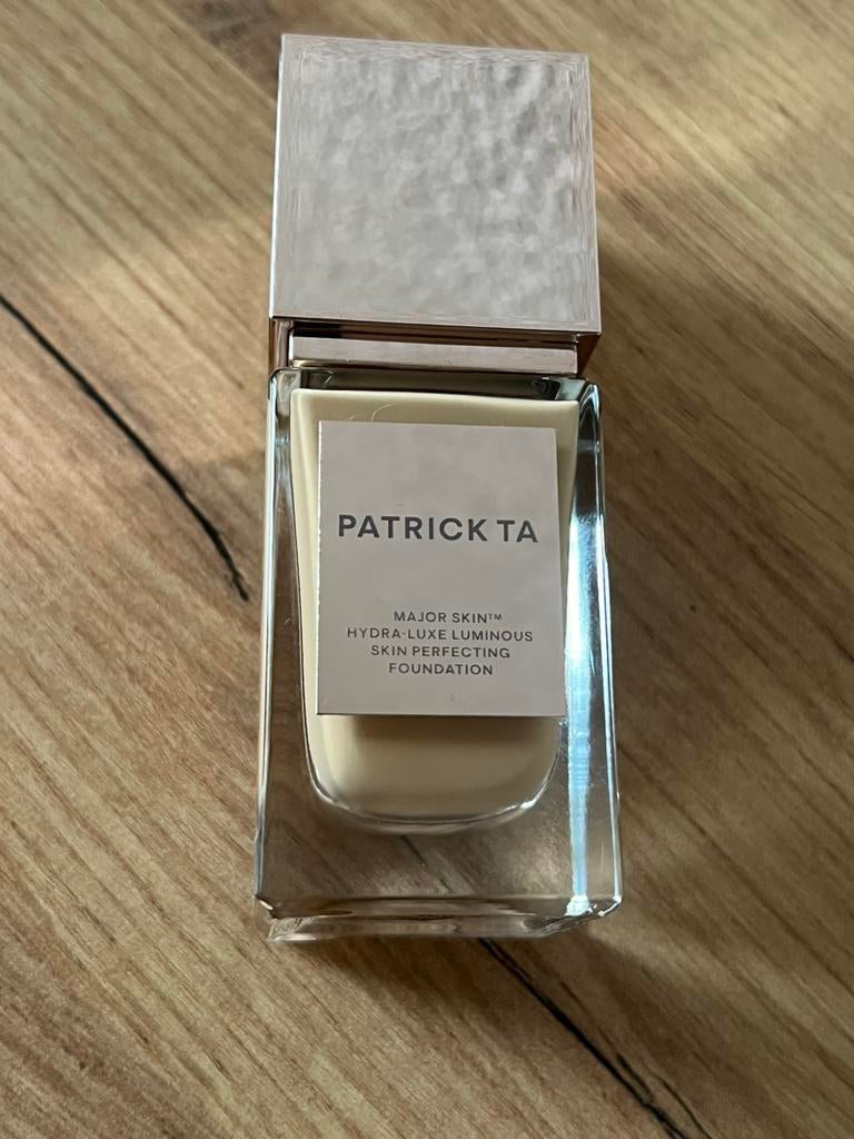 Patrick Ta Major Skin foundation 13 Olive, Ophalen of Verzenden, Zo goed als nieuw, Beige, Gehele gezicht