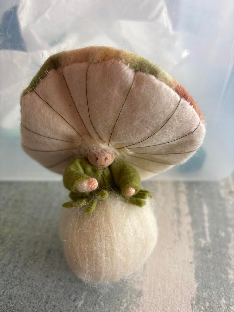 Schattige paddenstoel met elfje - Handgemaakt decoratie, Ophalen of Verzenden, Zo goed als nieuw