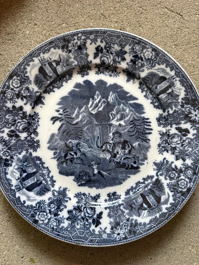 Porseleinen bord Société Céramique Maestricht, Antiek en Kunst, Ophalen