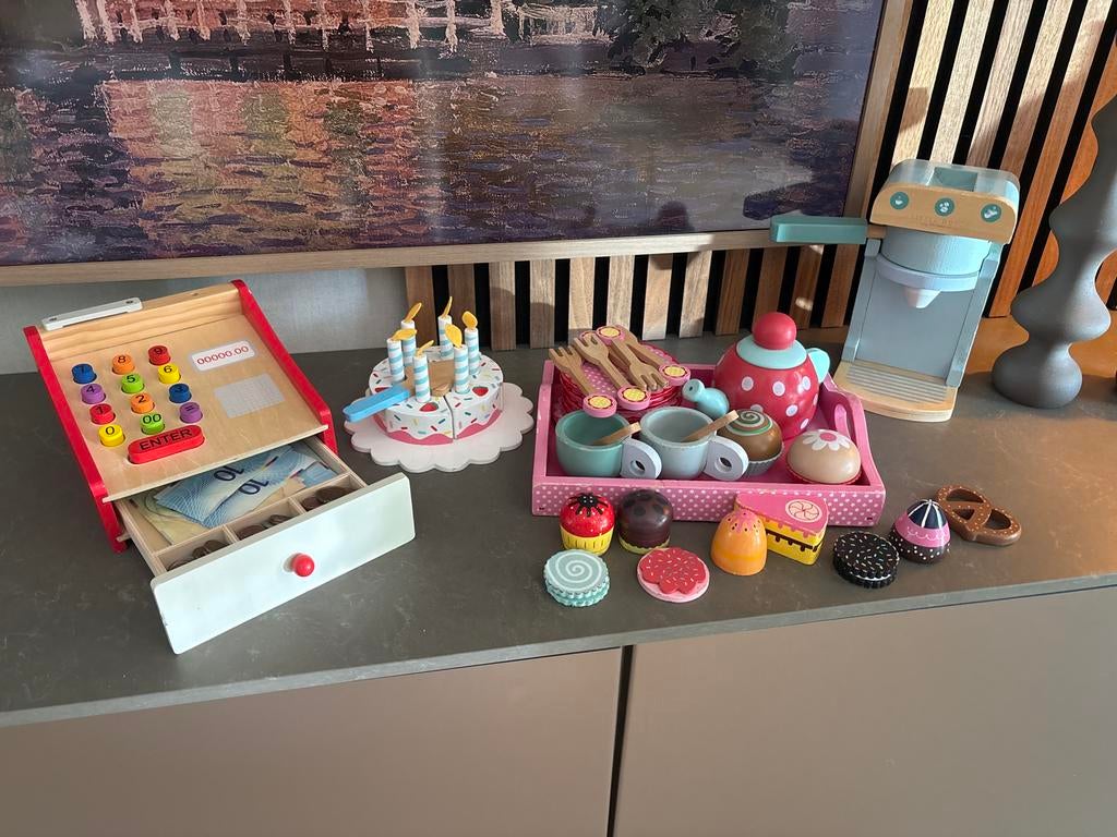 Houten Speelgoed Set: Kassa, Koffiezetapparaat & Gebak, Ophalen of Verzenden, Zo goed als nieuw, Jongen of Meisje