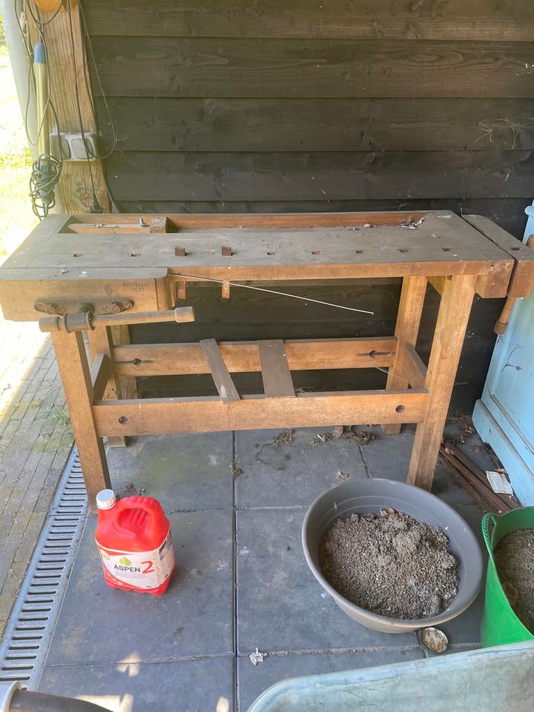 Robuuste houten werkbank met bankschroef, Doe-het-zelf en Verbouw, Werkbanken, Ophalen, Gebruikt, 120 tot 170 cm, Bankschroef
