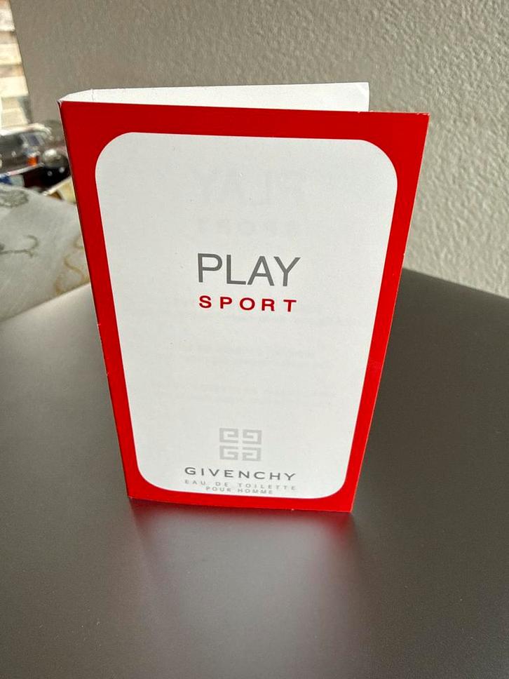Givenchy Play Sport 1ml Sample - Zeldzaam & Collectors Item, Sieraden, Tassen en Uiterlijk, Uiterlijk | Parfum, Nieuw, Ophalen of Verzenden