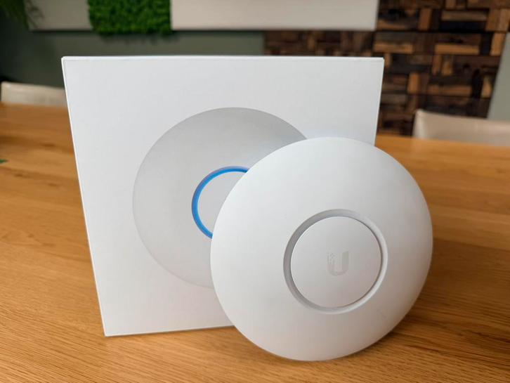 Ubiquiti UniFi nanoHD Access Point - Zo goed als nieuw, Computers en Software, Accesspoints, Zo goed als nieuw, Ophalen of Verzenden
