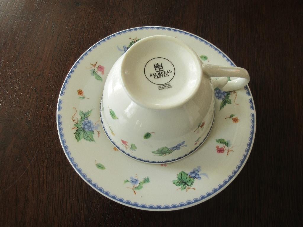 Kop en schotel Balmoral Castle met druivenrank, Huis en Inrichting, Keuken | Servies, Ophalen of Verzenden, Zo goed als nieuw
