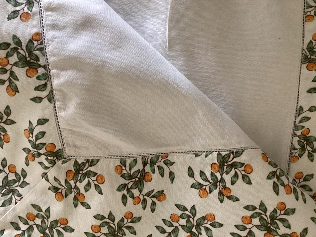 Groot katoenen tafelkleed decor ‘Koffietijd’ servies., Ophalen of Verzenden, Gebruikt, Wit, Tafelkleed of Tafelzeil