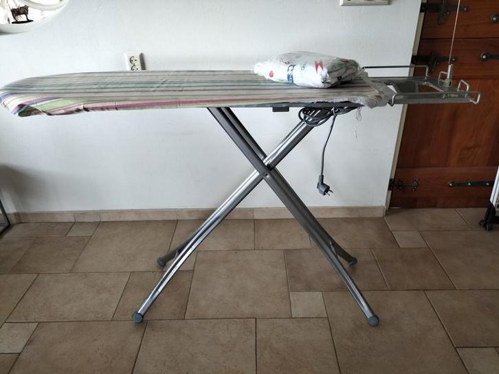Strijkplank met nieuwe hoes, Witgoed en Apparatuur, Strijkijzers en Strijkplanken, Gebruikt, Ophalen