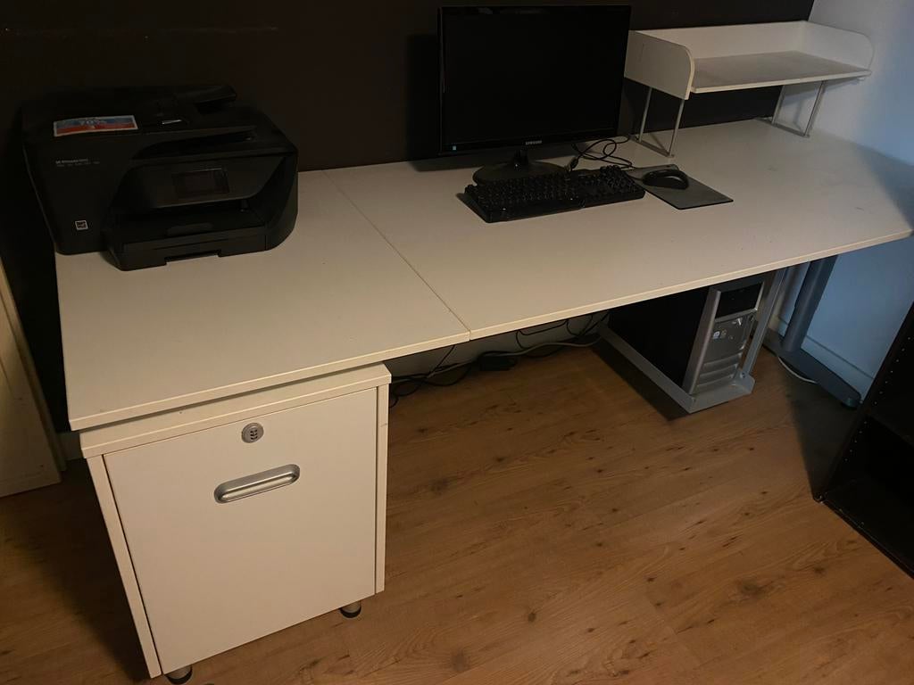 Mooi wit bureau met kast met wielen & cijferslot & opzetstuk, Huis en Inrichting, Overige typen, Gebruikt, Opzetstuk, IKEA