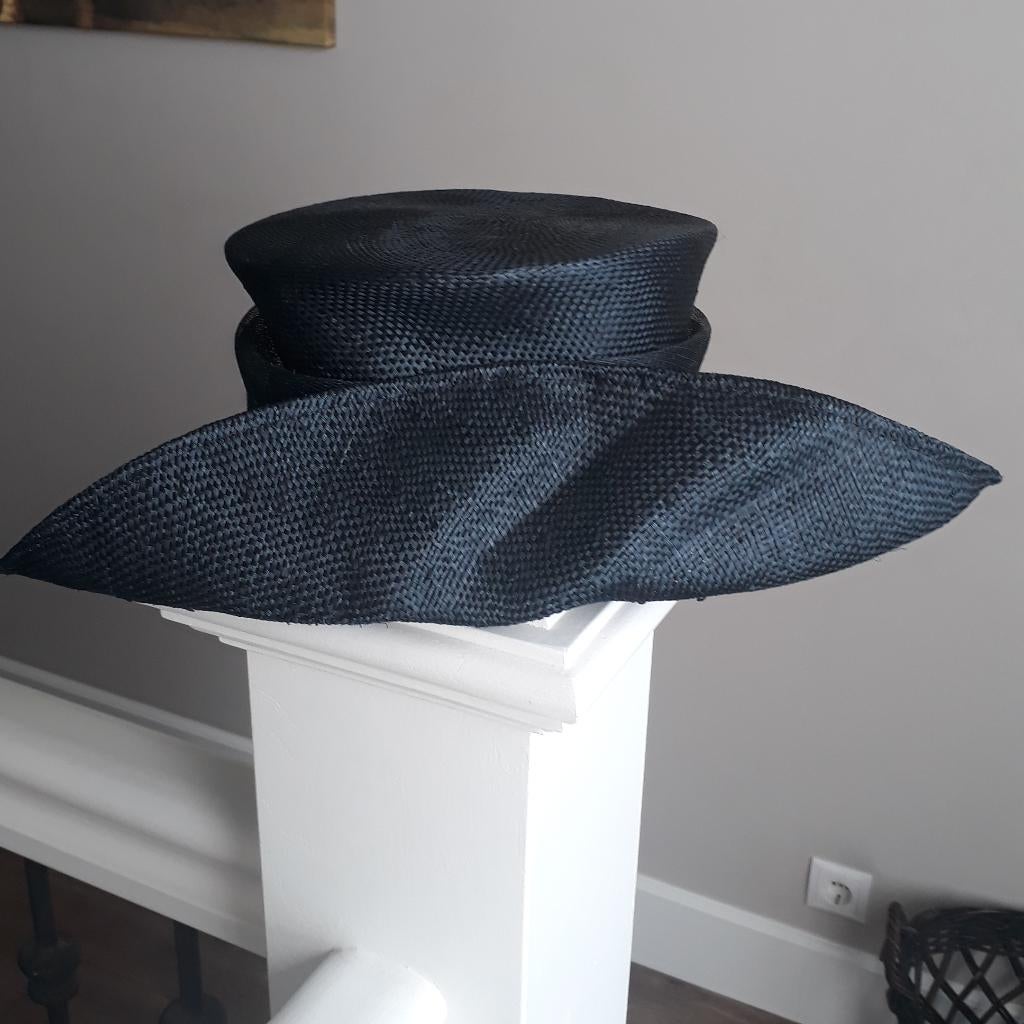 grote donker blauw zomer hoed, Kleding | Dames, Hoeden en Petten, Hoed, Ophalen of Verzenden, Zo goed als nieuw, Seeberger