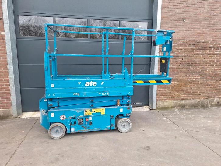 Genie Hoogwerker schaar/wiel 640 cm (0011), Zakelijke goederen, Machines en Bouw | Liften, Steigers en Ladders