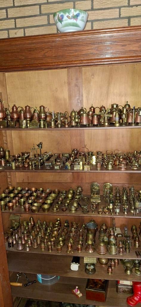 Grote collectie miniatuur koperen voorwerpen, Ophalen