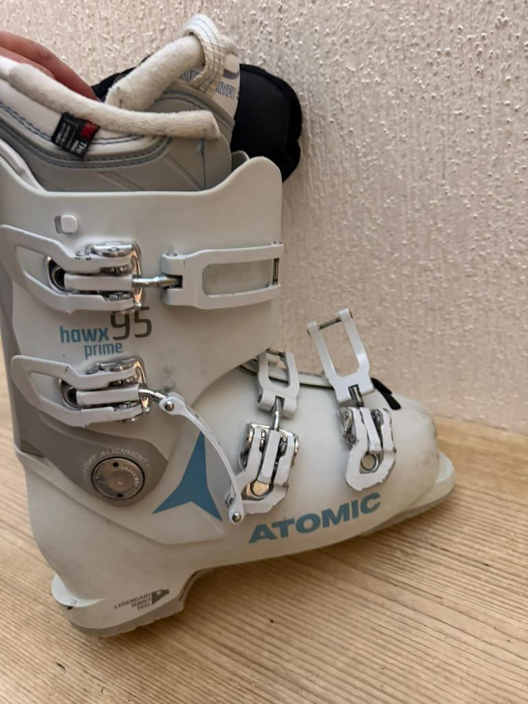 Skischoenen dames maat 24,5 Atomic, 160 tot 180 cm, Schoenen, Zo goed als nieuw, Ophalen