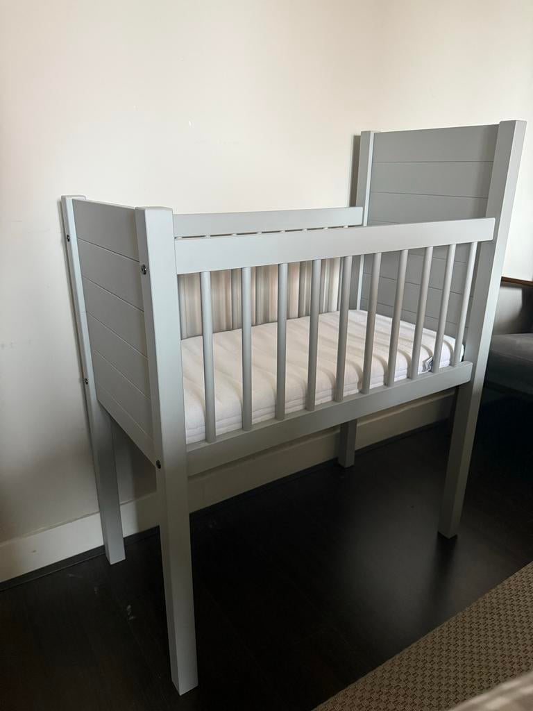 Baby wiegje (grijs/blauw) met matras, Ophalen, Zo goed als nieuw, Wieg