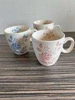 Royal Boch Fleurs Rouges Kopjes - Set van 3, Gebruikt, Keramiek, Ophalen of Verzenden, Overige stijlen