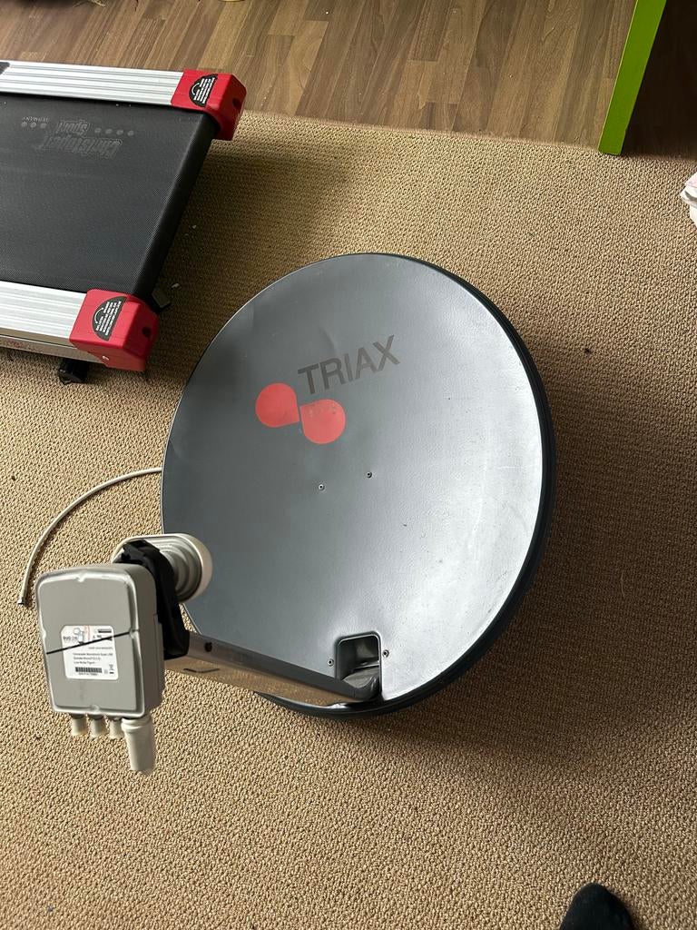 Satellietschotel met M7 ontvanger en dubbelle LNB, Ophalen, Gebruikt, (Schotel)antenne, Overige merken