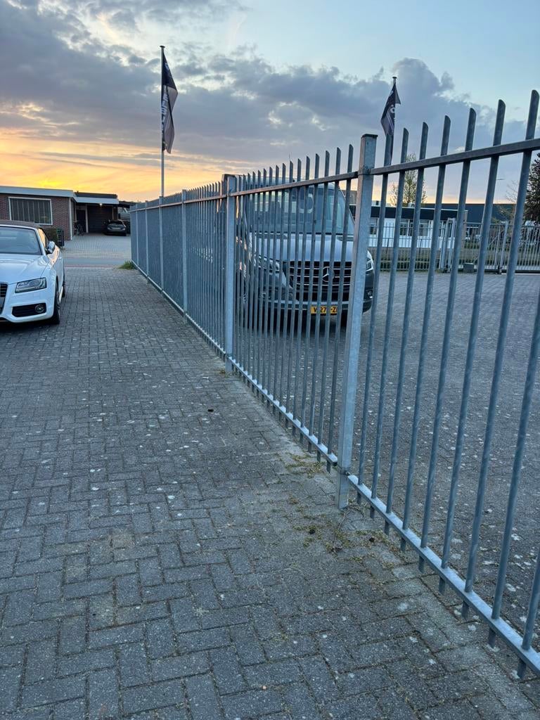In rijpoort plus spijlen hek  geen palen, Ophalen of Verzenden, Zo goed als nieuw, IJzer