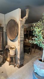 Oude pilaar uit india, Ophalen