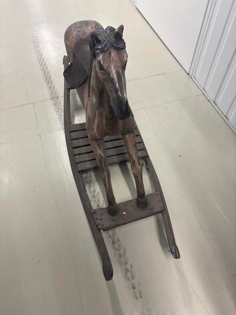 Houten wip paard met schade - Leuk renovatieproject!, Ophalen, Gebruikt, Jongen of Meisje