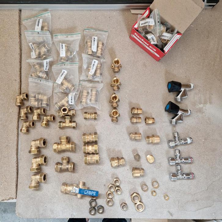 Diverse knelkoppelingen en soldeer muurplaten, Doe-het-zelf en Verbouw, Sanitair, Zo goed als nieuw, Overige typen, Ophalen of Verzenden