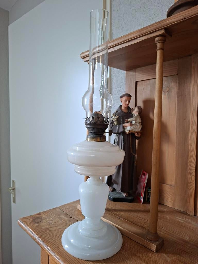 Oude olielamp met glazen kap, Ophalen