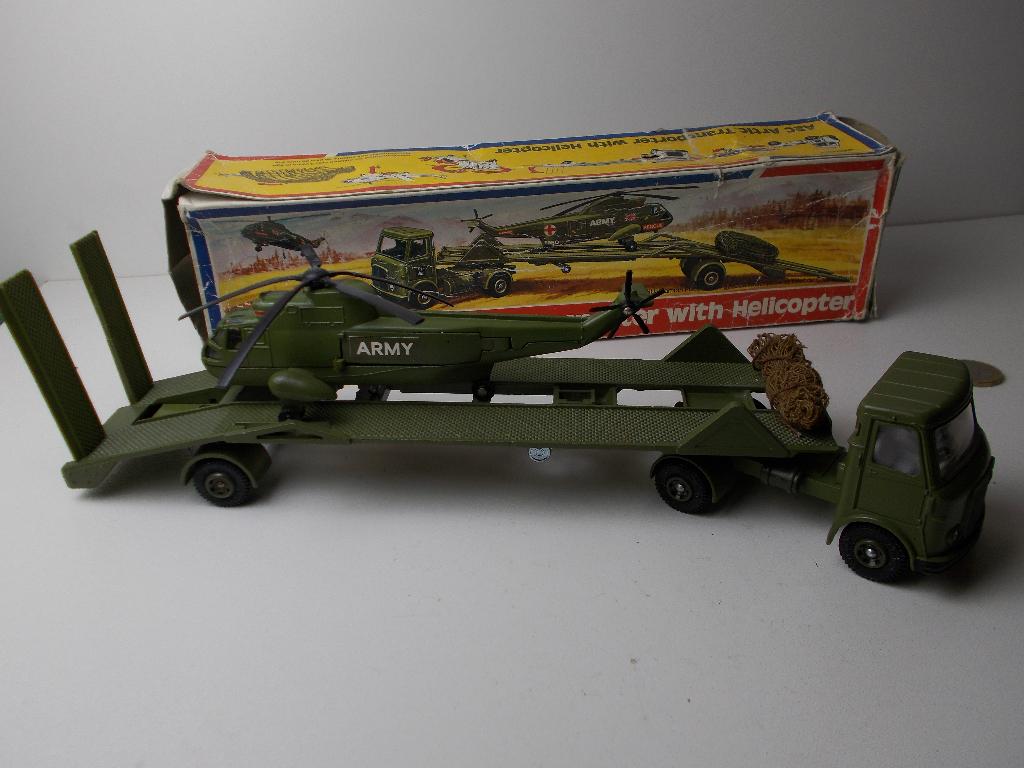 1976 Dinky Toys 618 A.E.C. ARTIC TRANSPORTER + HELICOPTER!, Ophalen of Verzenden, Zo goed als nieuw, Bus of Vrachtwagen, Dinky Toys