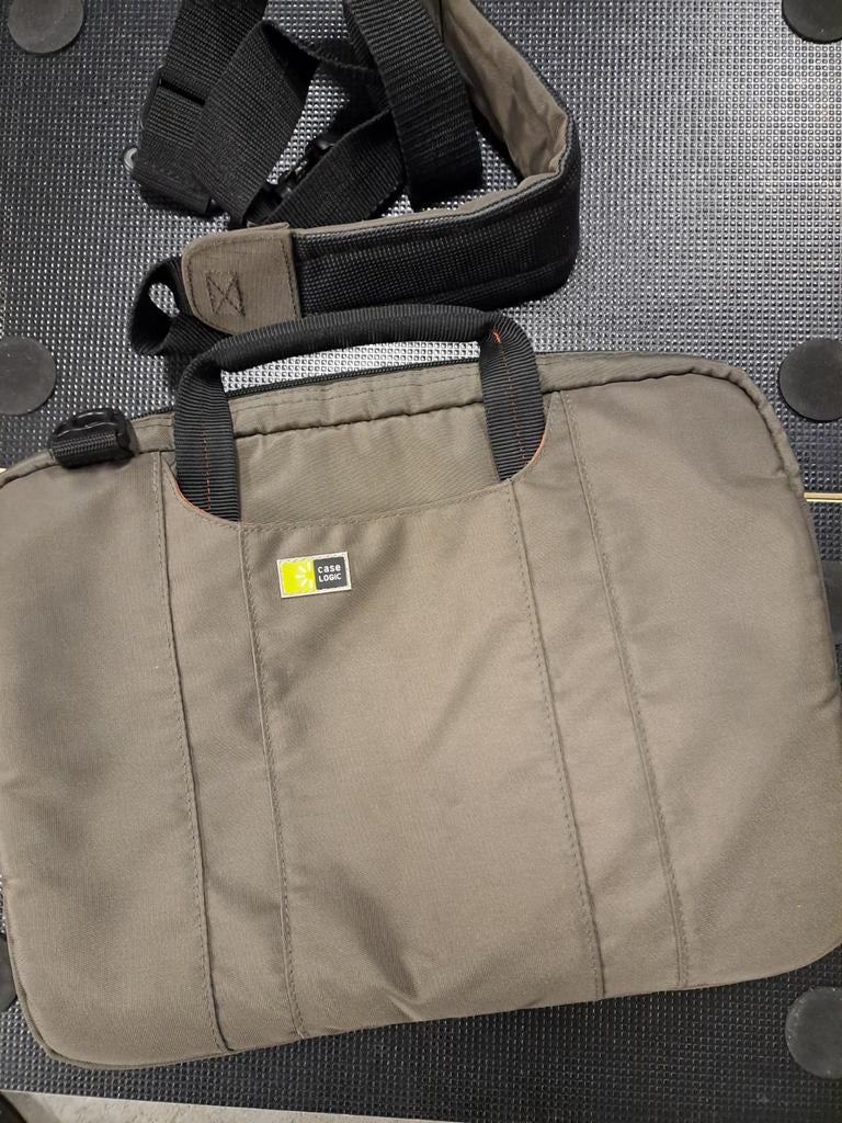 Case Logic - nieuw., Computers en Software, Laptoptassen, Ophalen of Verzenden, 17 inch of meer, Nieuw