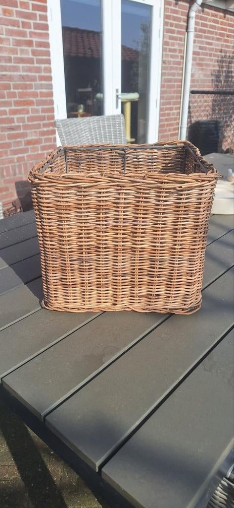 Vierkante rieten lampenkap - Lichte beschadiging, Huis en Inrichting, Lampen | Lampenkappen, Ophalen, Gebruikt, Bruin, Vierkant