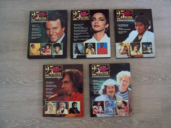5 nwe boeken 25 jaar popmuziek 1 dubbel LP Lekturama muziek, Boeken, Muziek, Genre of Stijl, Ophalen of Verzenden