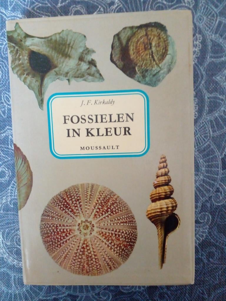 Fossielen in Kleur - J.F. Kirkaldy (Moussault), Boeken, Ophalen of Verzenden, Gelezen, J.F. Kirkaldy
