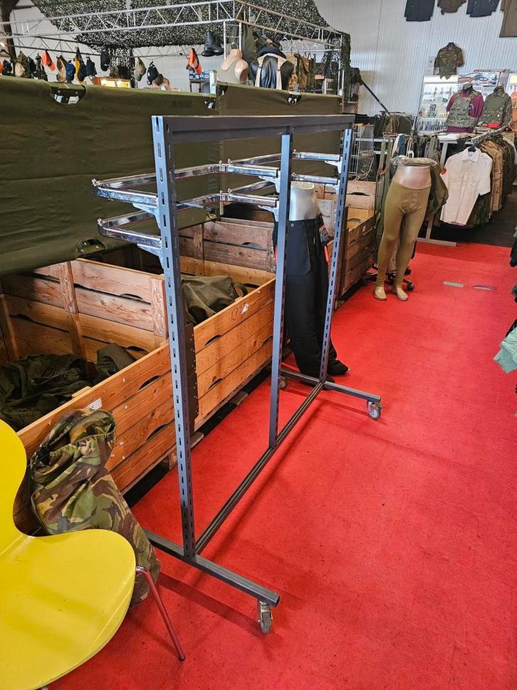 Kledingrek kapstok passpiegel ikea meubel tafel, Kleding | Dames, Kledingrekken, Ophalen