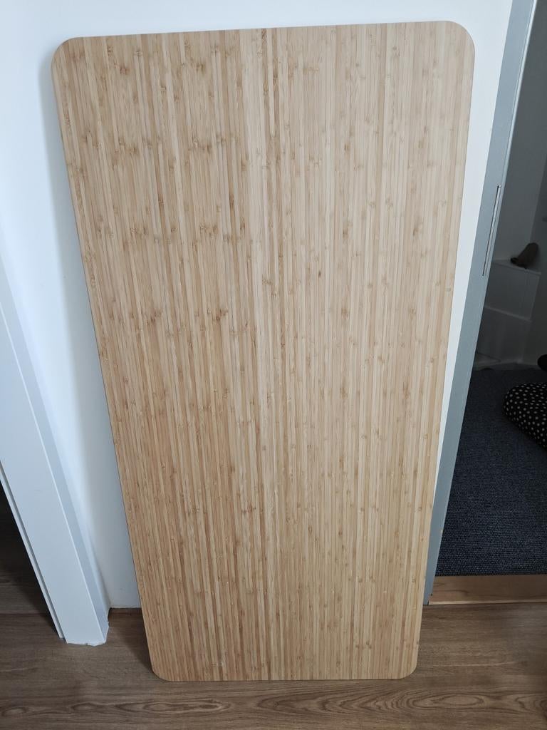 Ikea Buro Anfallare bamboe blad verstelbare poten, Huis en Inrichting, Bureaus, Ophalen, Gebruikt, Hout, In hoogte verstelbaar