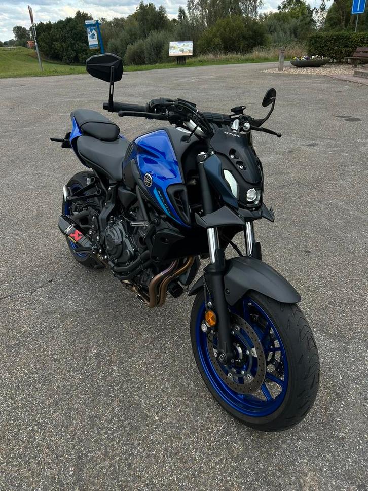 Yamaha mt07 blauw akrapovic, Motoren, Motoren | Yamaha, Particulier, Naked bike, meer dan 35 kW, 2 cilinders, Minimaal motorrijbewijs A2