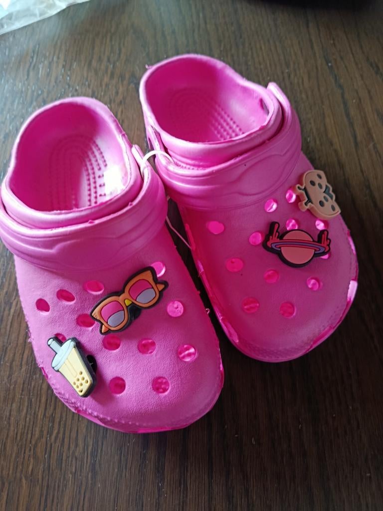 Pink klompjes maat 27- 28  nieuw met jibbitz, Schoentjes, Meisje, Nieuw, Ophalen of Verzenden