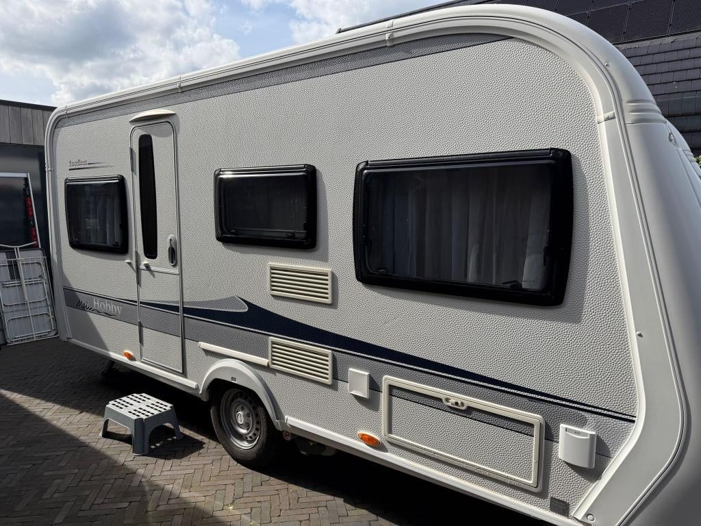 Hobby 455 UF 2012 met mover en Ventura voortent, Vast bed, Rondzit, Hobby, Particulier