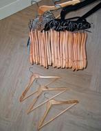 Grote tas vol diverse kledinghangers 33+14stuks, Kleding | Dames, Ophalen of Verzenden, Gebruikt, Hout, Volwassenen