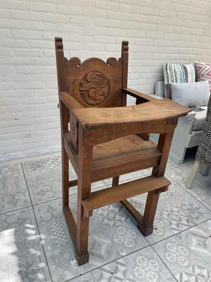 Antieke kinderstoel met draken houtsnijwerk, Antiek en Kunst, Antiek | Meubels | Stoelen en Banken, Ophalen