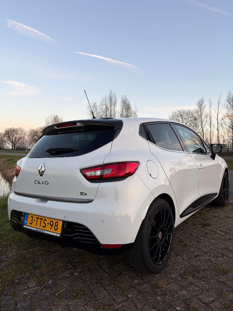 Renault Clio 0.9 TCE 66KW 5-DRS 2014 Wit, Auto's, Voorwielaandrijving, Stof, 40 €/maand, Zwart