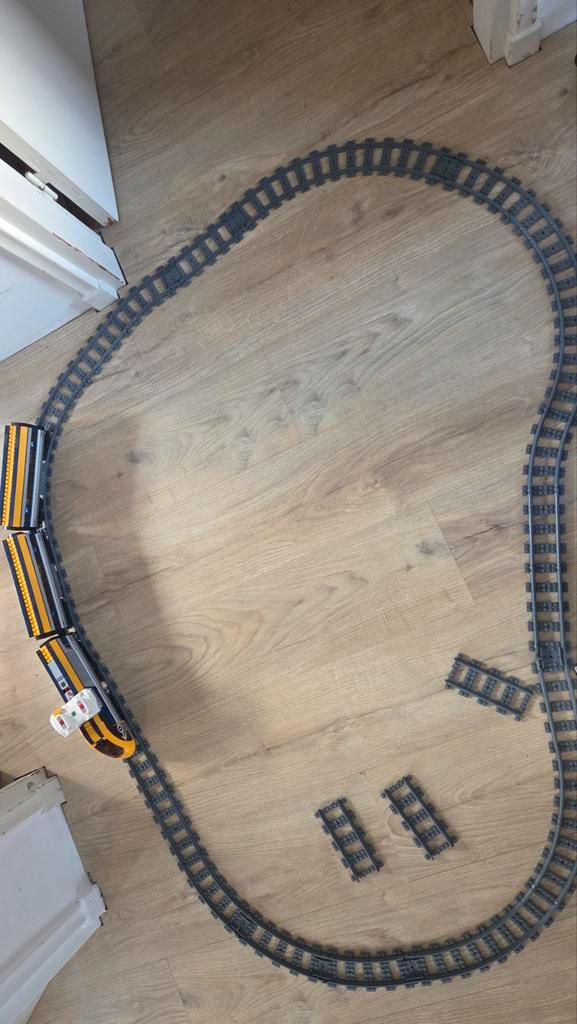 Lego trein met rails en flexibele rails, Kinderen en Baby's, Speelgoed | Duplo en Lego, Zo goed als nieuw, Ophalen of Verzenden