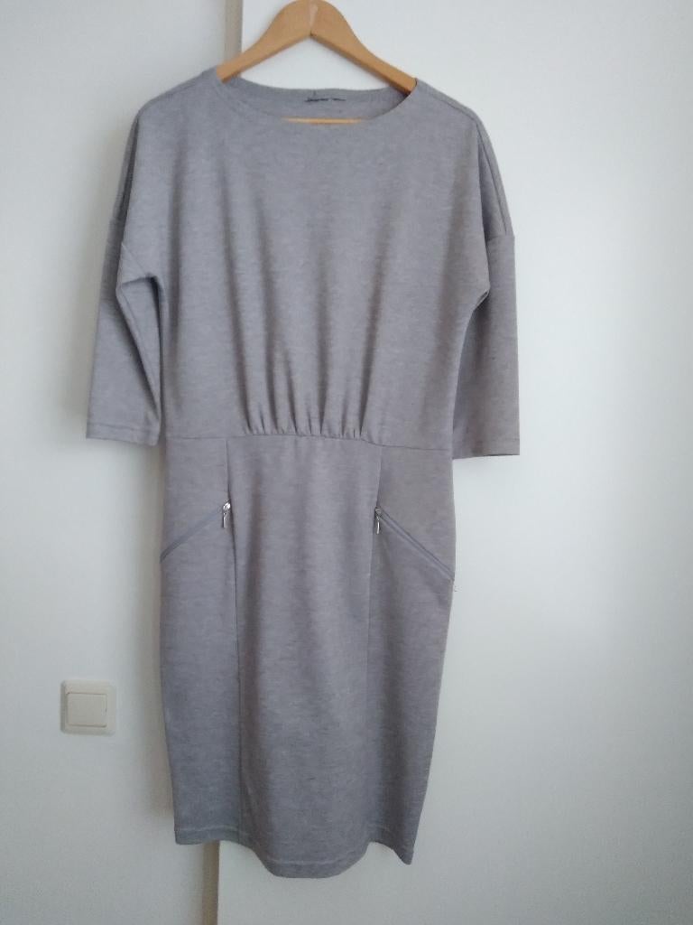 grijs jurkje, Maat 38/40 (M), Ophalen of Verzenden, Knielengte, Grijs