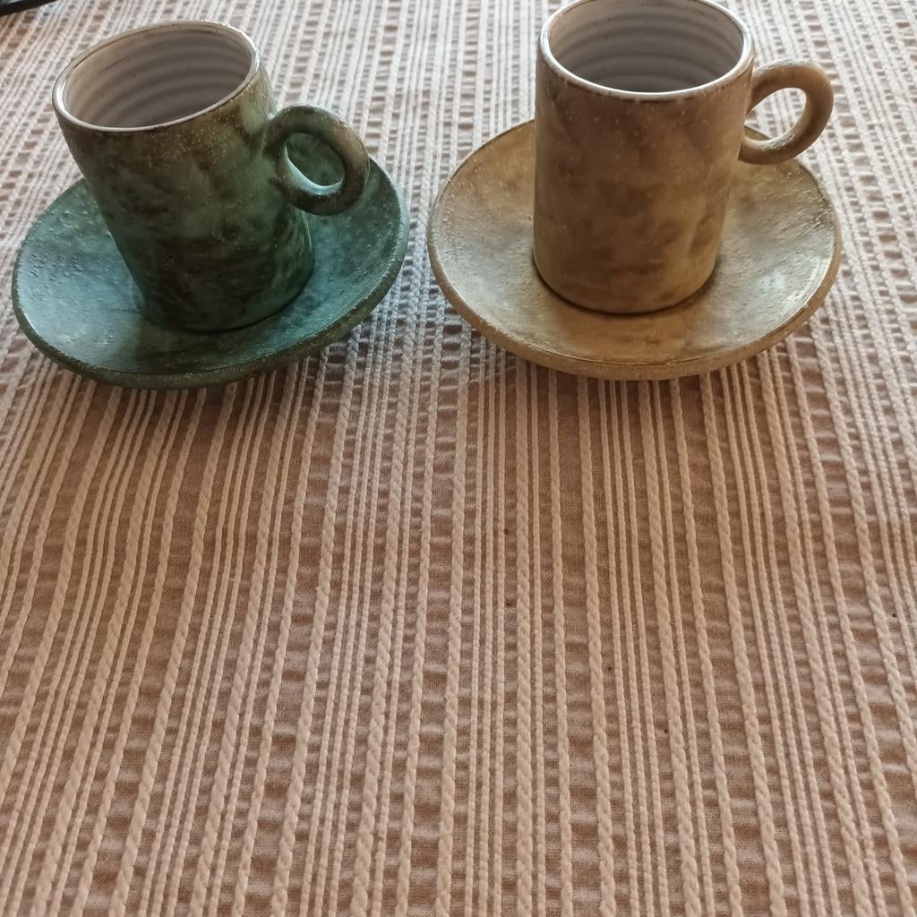 2 kop en schotels ( pottenbakker), Ophalen of Verzenden, Zo goed als nieuw, Overige stijlen, Kop(pen) en/of Schotel(s)