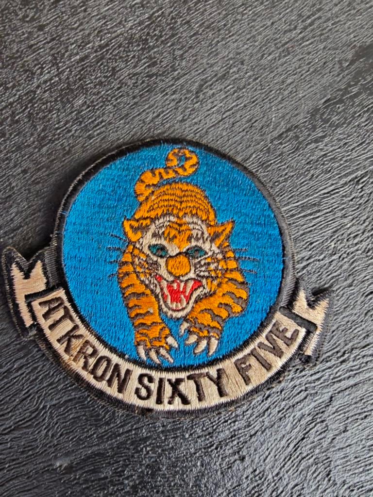 Patch , US Navy Attack Squadron ATKRON SIXTY FIVE VA-65 ' WO, Verzamelen, Militaria | Algemeen, Ophalen of Verzenden, Marine, Amerika
