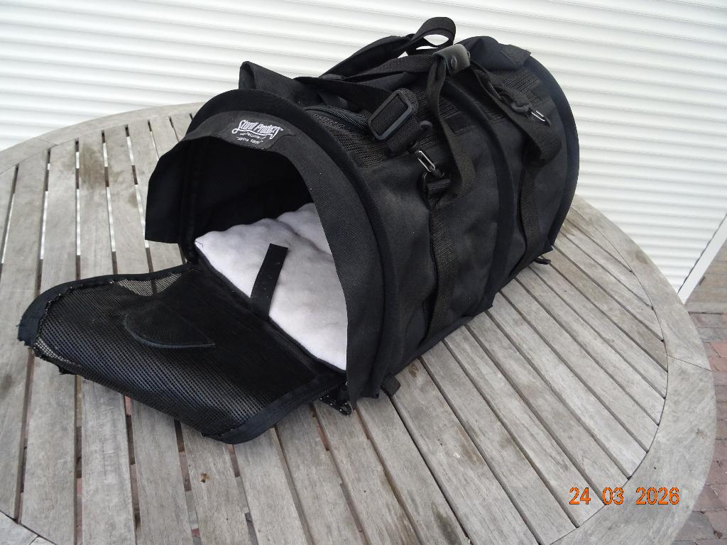 Vliegtuigbench, Dieren en Toebehoren, Ophalen, Zo goed als nieuw