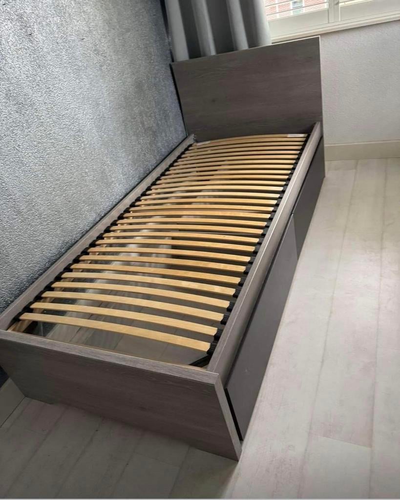 Mooie 1 persoons bed, Huis en Inrichting, Ophalen, 90 cm, Eenpersoons, Zo goed als nieuw